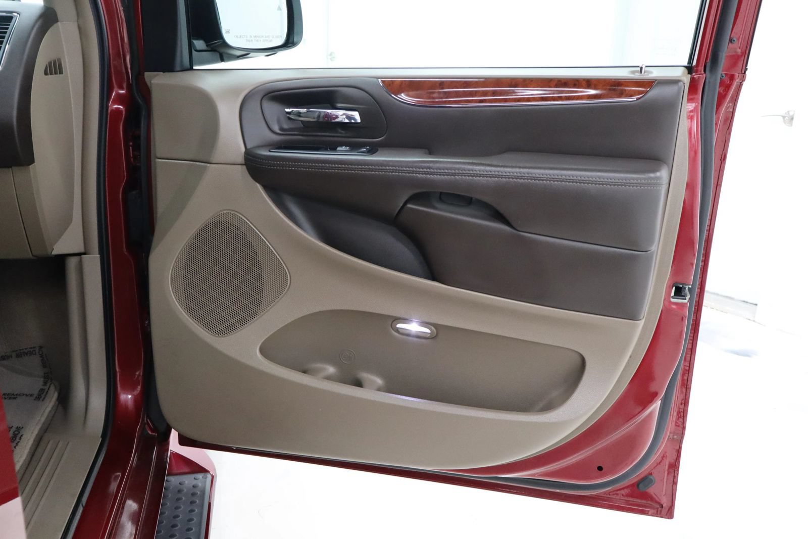Used 2014 Chrysler Town & Country Touring-L w/ Driver Convenience Group FWD image 25