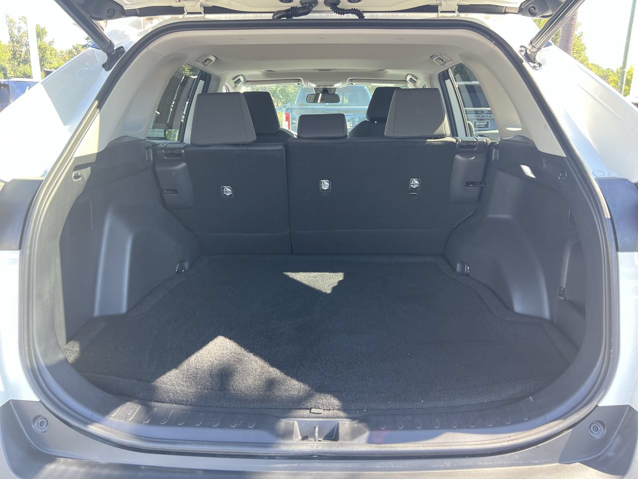 Used 2021 Toyota RAV4 XLE w/ Convenience Package FWD image 34