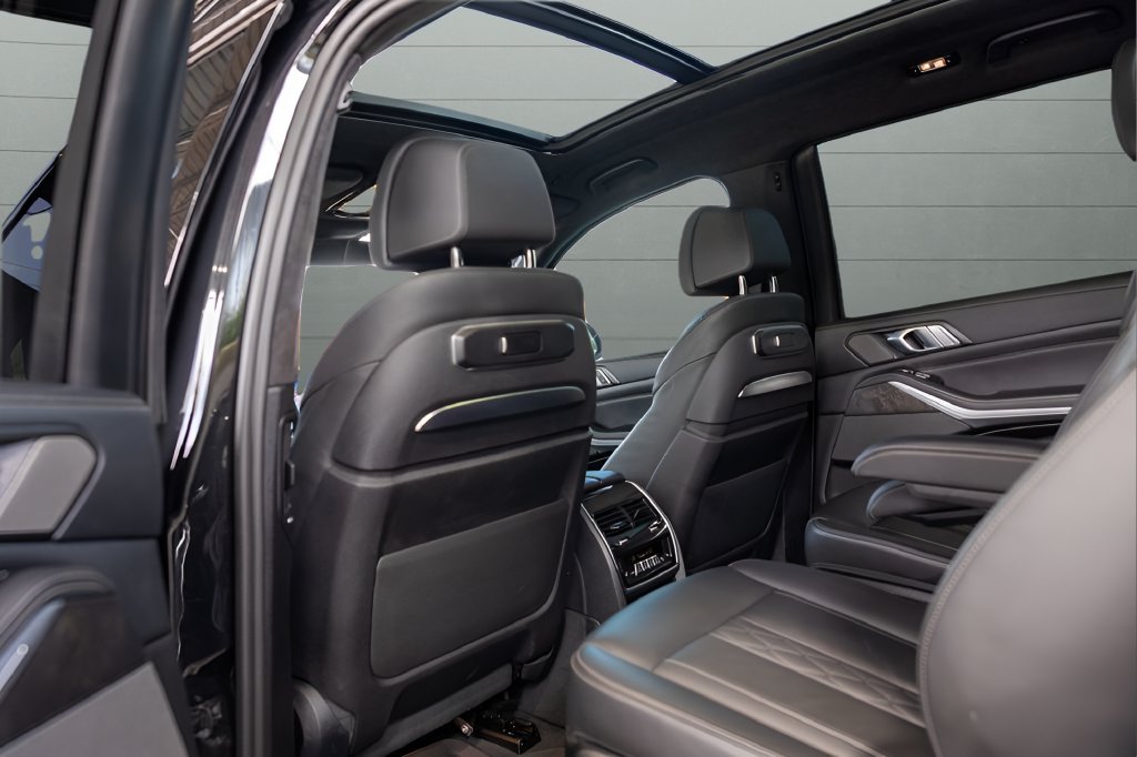 Used 2023 BMW X7 xDrive40i w/ M Sport Package AWD/4WD image 50