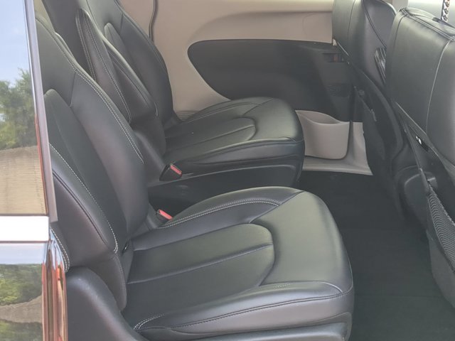Used 2024 Chrysler Pacifica Limited FWD image 19