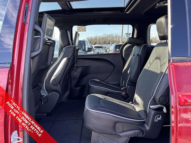 New 2026 Chrysler Pacifica Limited w/ Uconnect Theater Family Group image 6