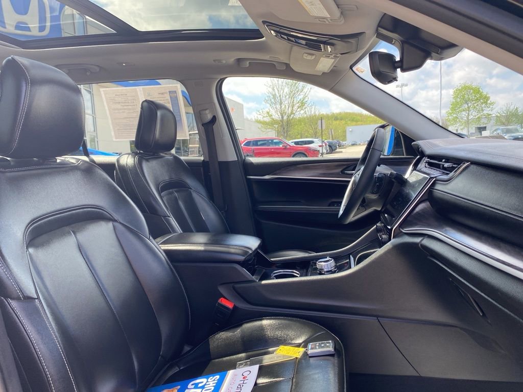 Used 2023 Jeep Grand Cherokee L Limited image 11