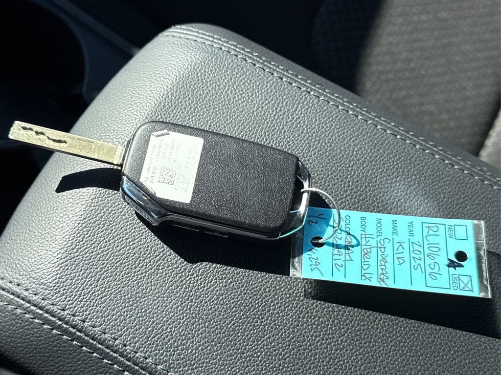 Certified 2025 Kia Sportage LX image 37