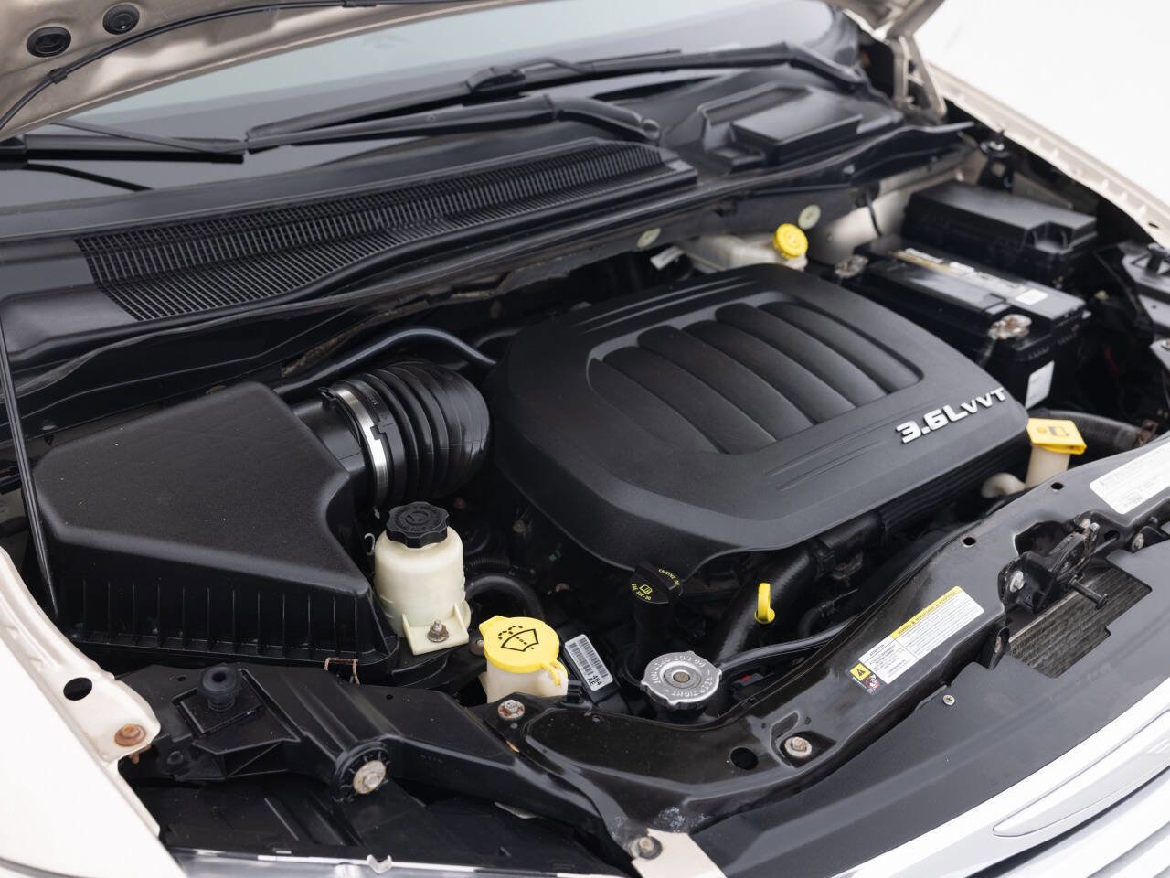 Used 2012 Chrysler Town & Country Touring-L w/ Entertainment Group #2 image 41