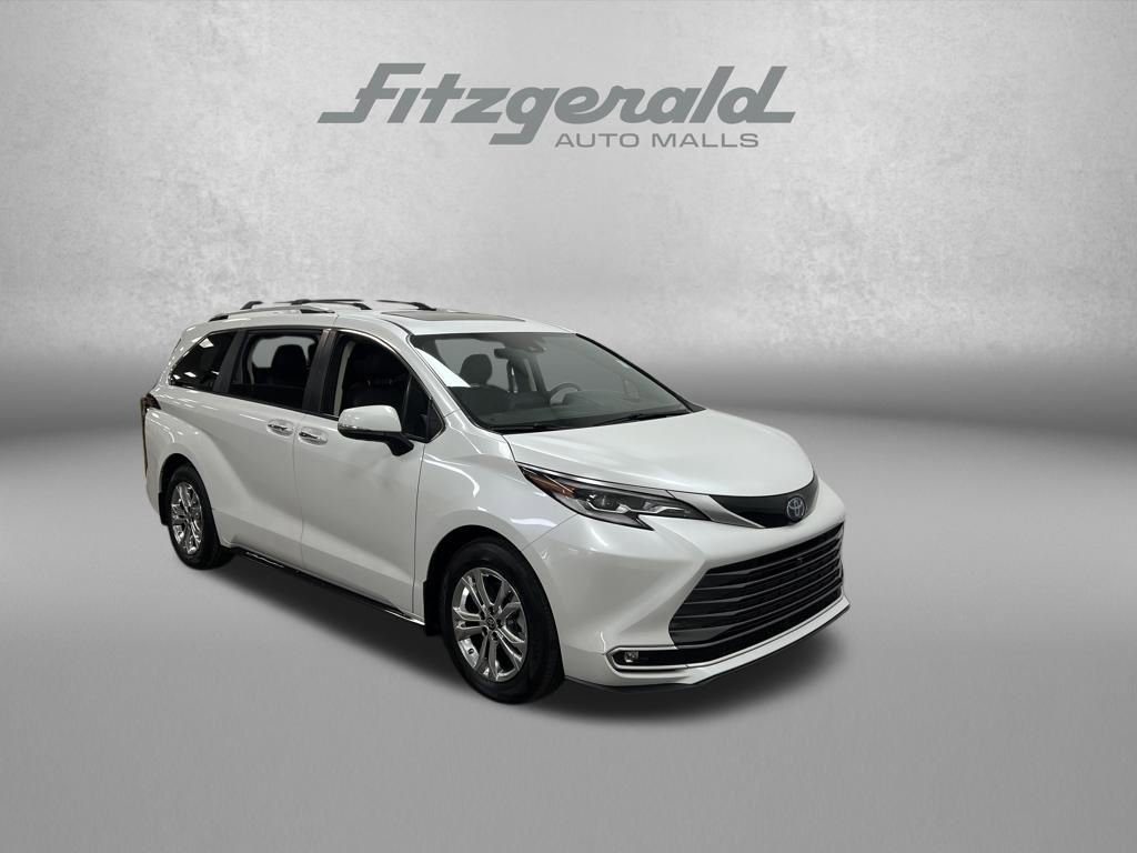 Used 2022 Toyota Sienna Platinum image 9