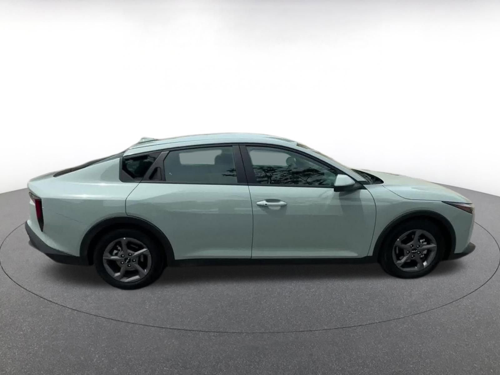 Used 2025 Kia K4 LXS image 16