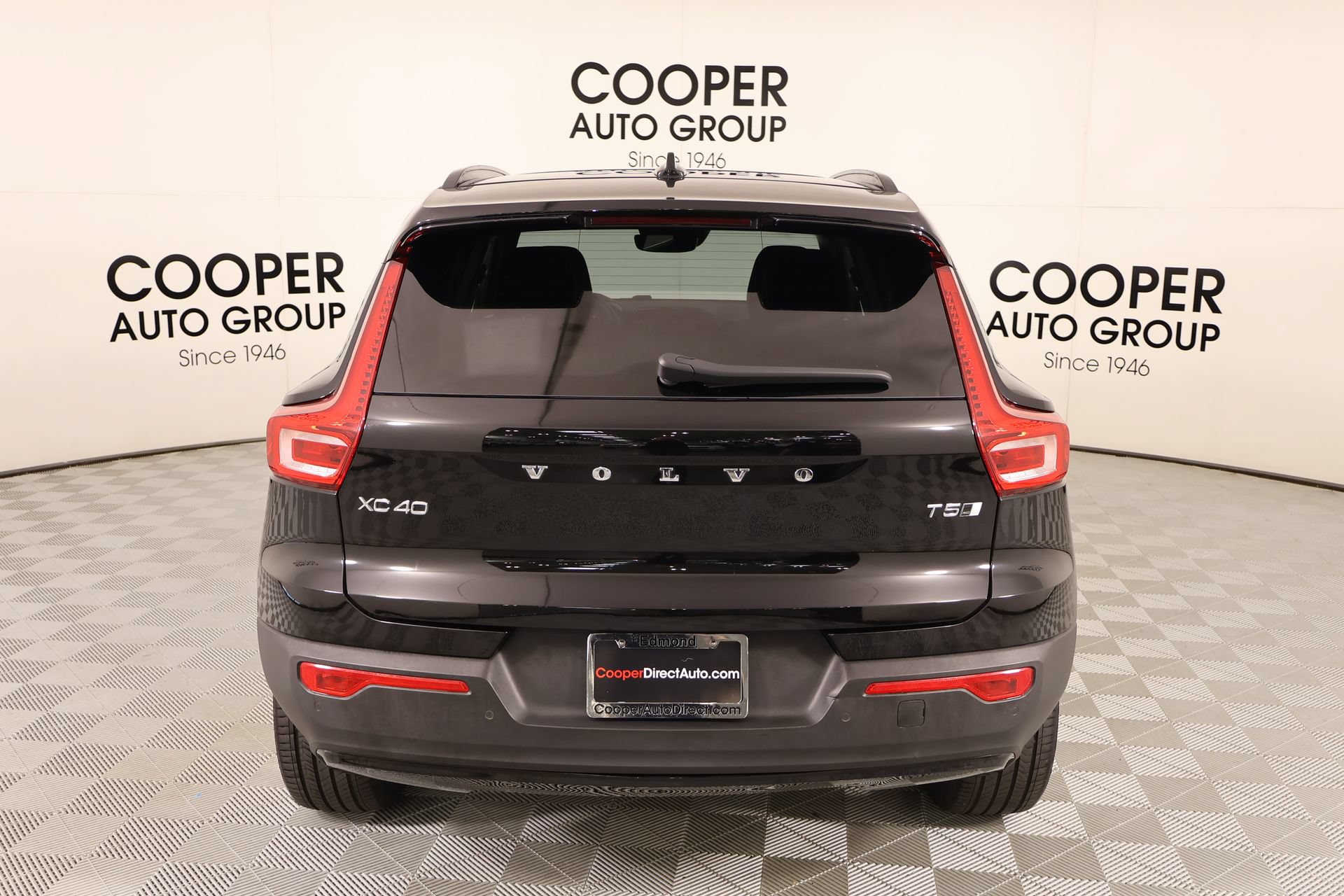 Used 2022 Volvo XC40 T5 R-Design w/ Advanced Package AWD/4WD image 23