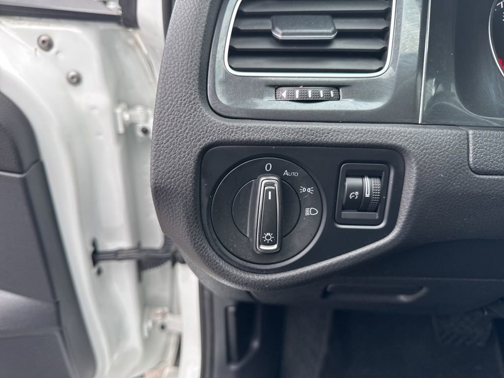 Used 2021 Volkswagen Golf 4-Door image 12