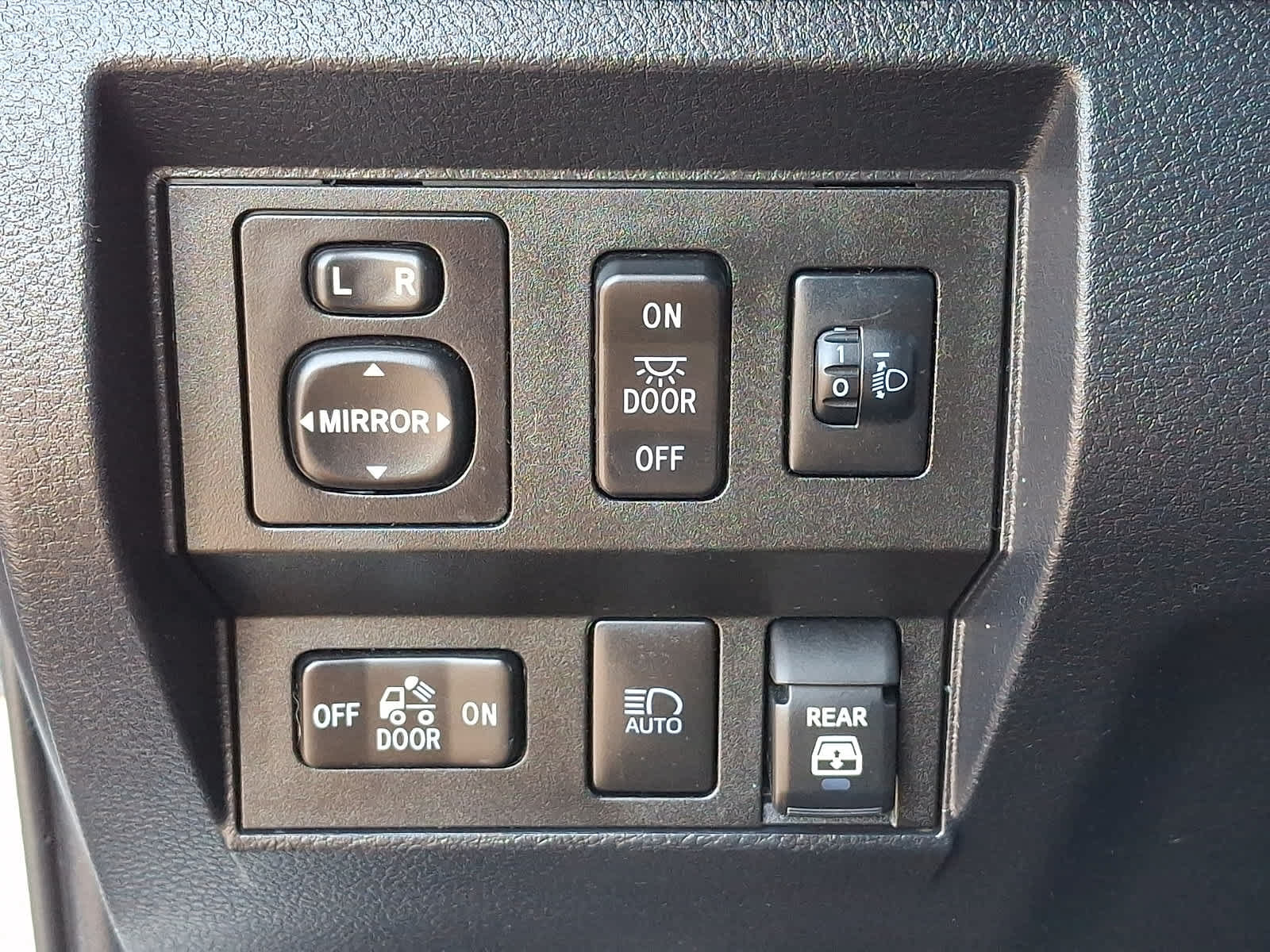 Certified 2020 Toyota Tundra SR5 w/ TRD Off-Road Package AWD/4WD image 29