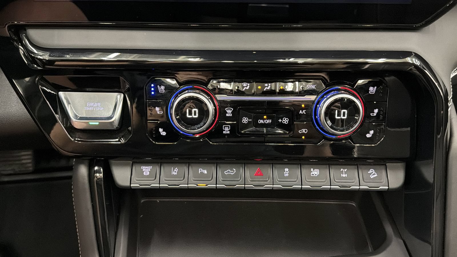 Used 2026 GMC Sierra 2500 AT4X w/ LPO, Black Badging Package AWD/4WD image 25