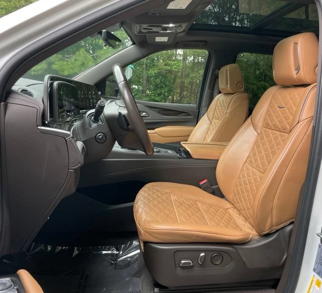 Used 2022 Cadillac Escalade Premium Luxury AWD/4WD image 14