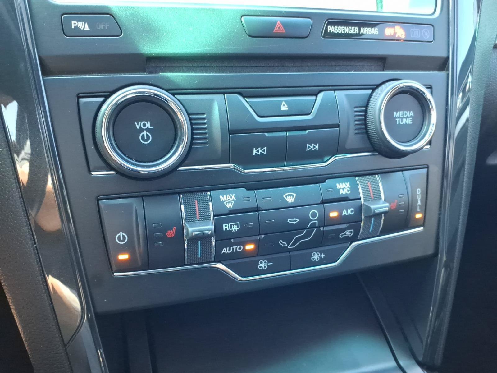Used 2017 Ford Explorer XLT w/ Equipment Group 202A FWD image 21
