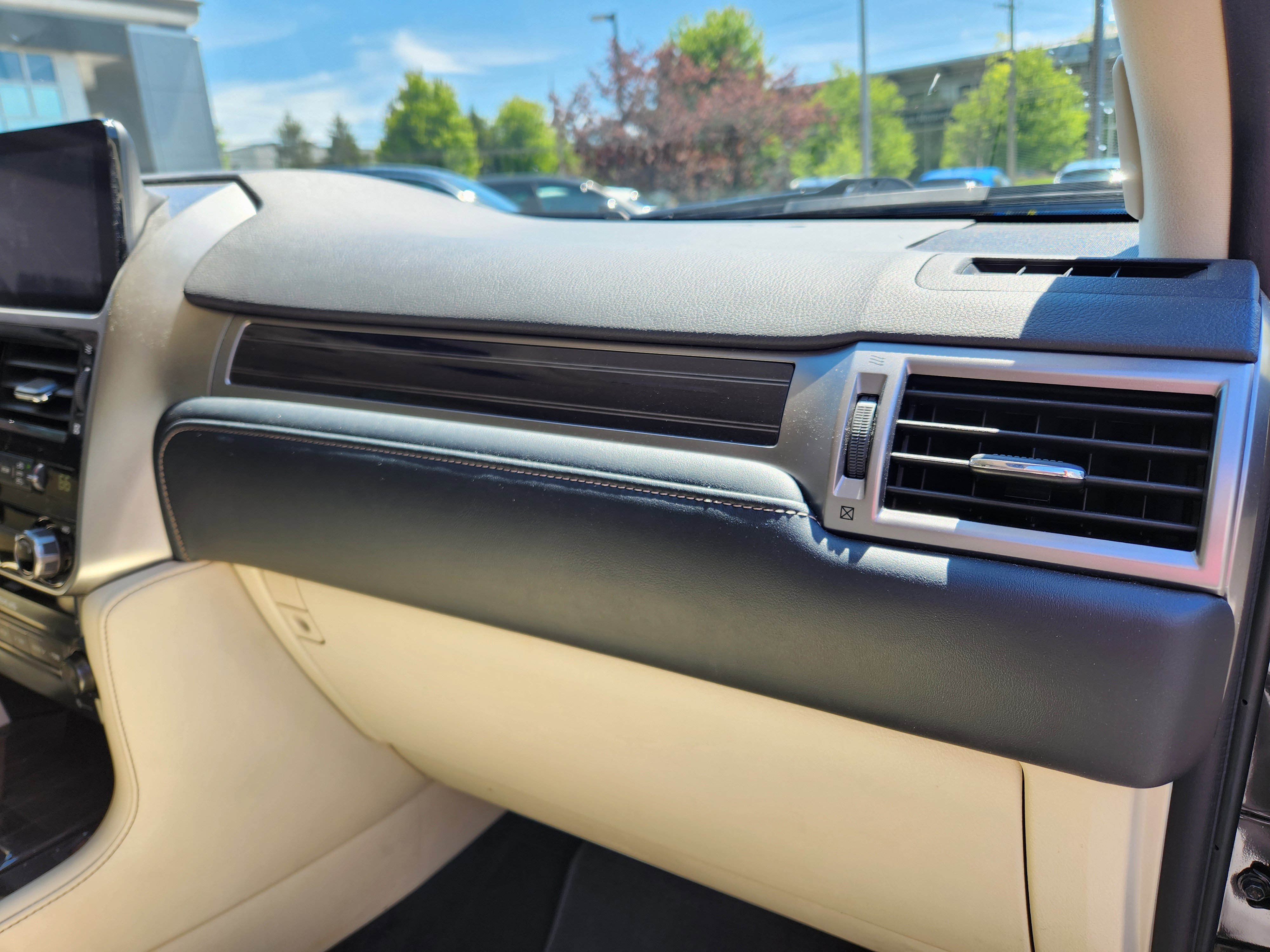 Used 2023 Lexus GX 460 Premium w/ Premium Package AWD/4WD image 17