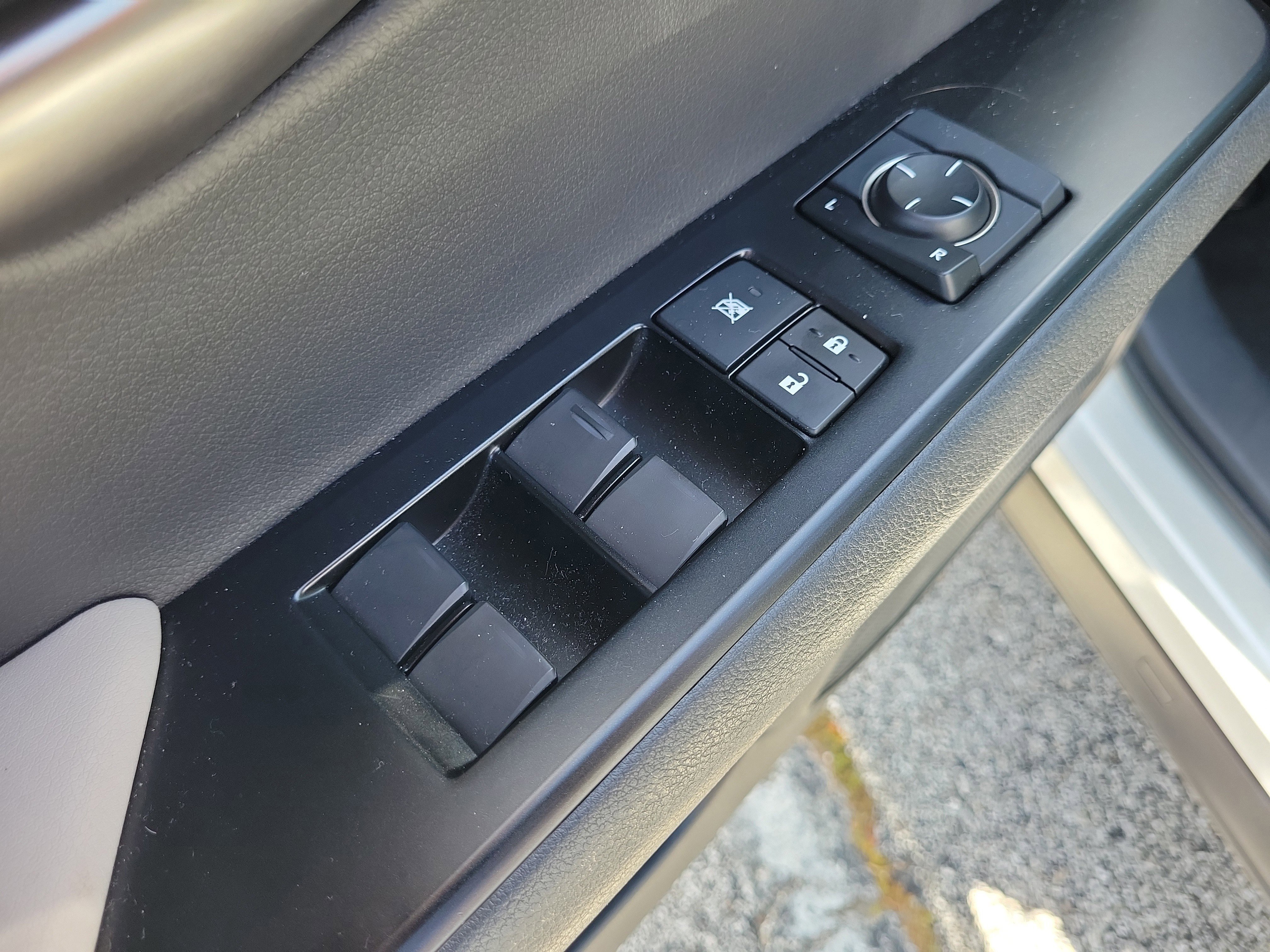 Used 2020 Lexus UX 200 w/ Premium Package FWD image 11