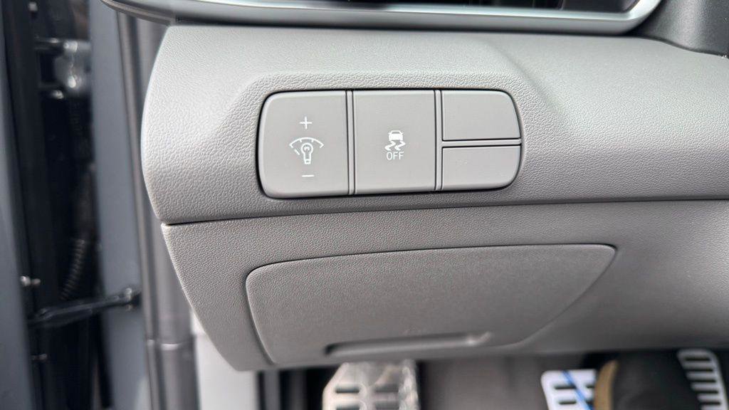 New 2026 Hyundai Elantra Sport FWD image 15