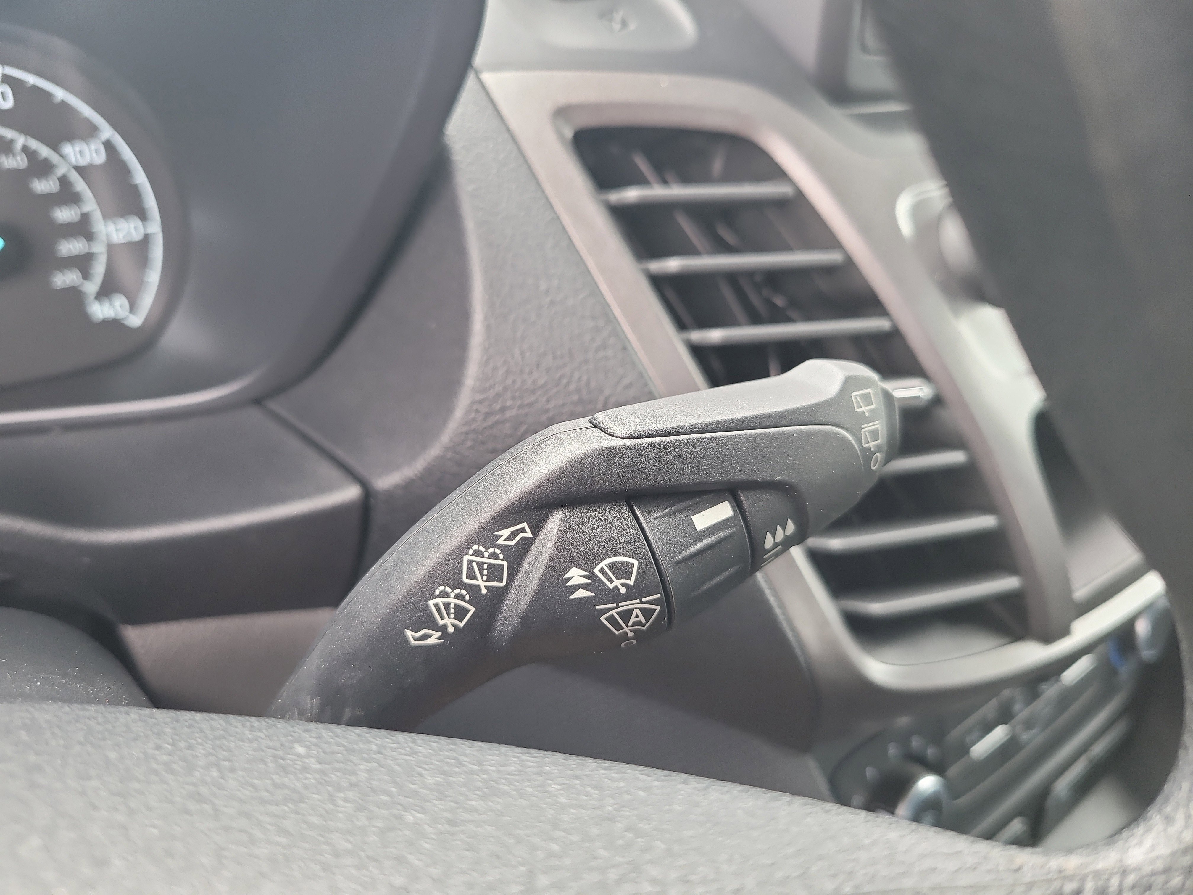 Used 2023 Ford Transit Connect XL image 28