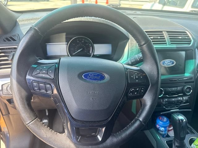 Used 2017 Ford Explorer XLT w/ Equipment Group 202A FWD image 28