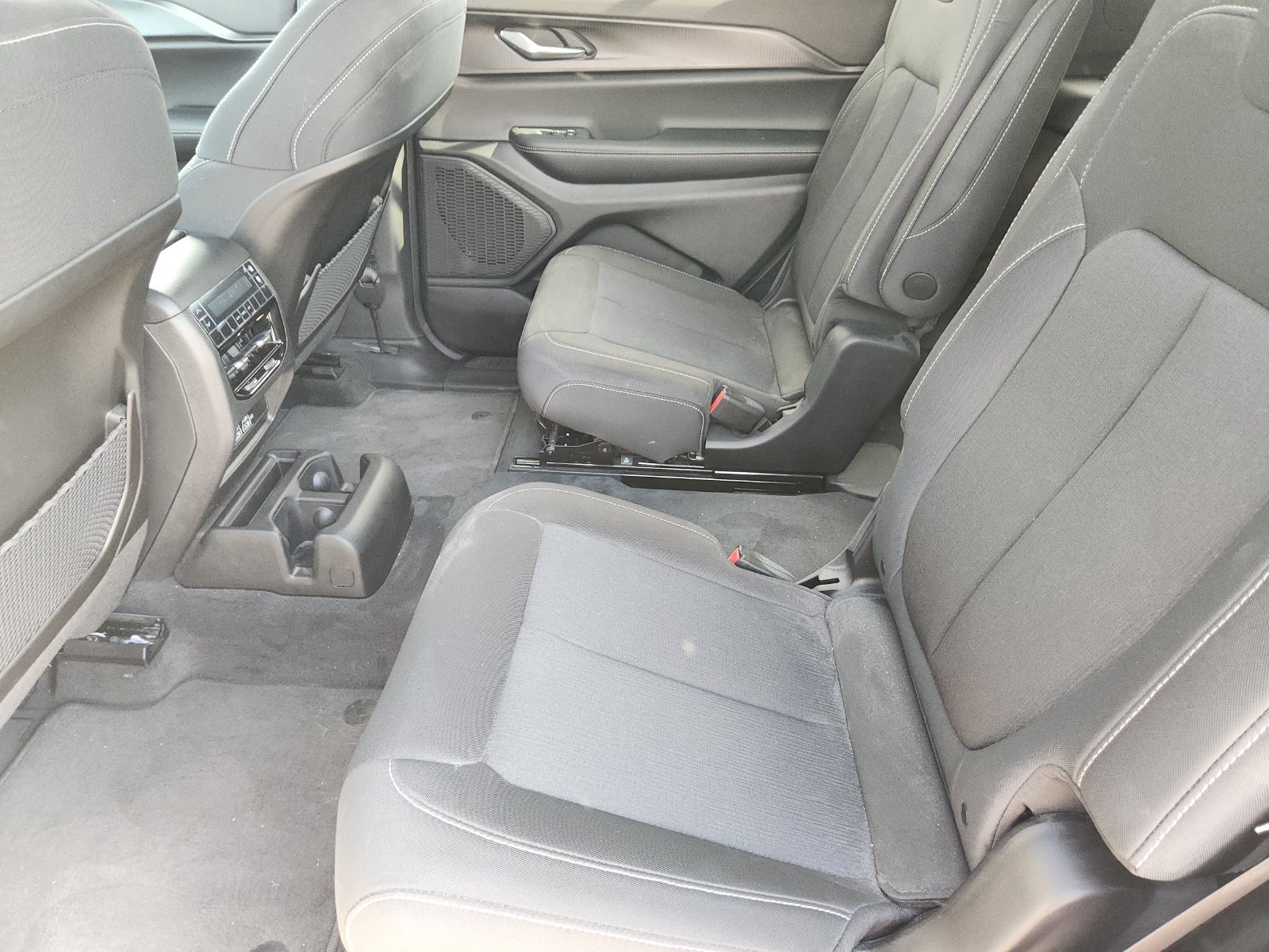 New 2026 Jeep Grand Cherokee L Laredo RWD image 23