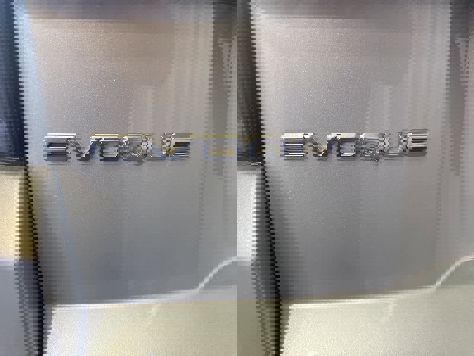 Used 2019 Land Rover Range Rover Evoque SE image 10