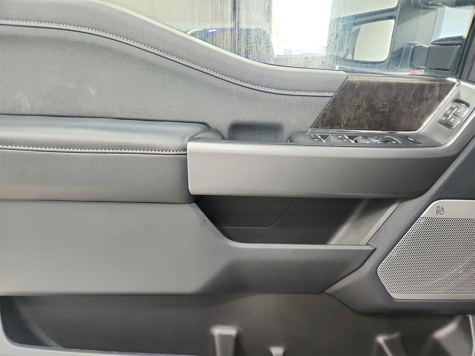 New 2026 Ford F350 Lariat w/ Black Appearance Package image 30