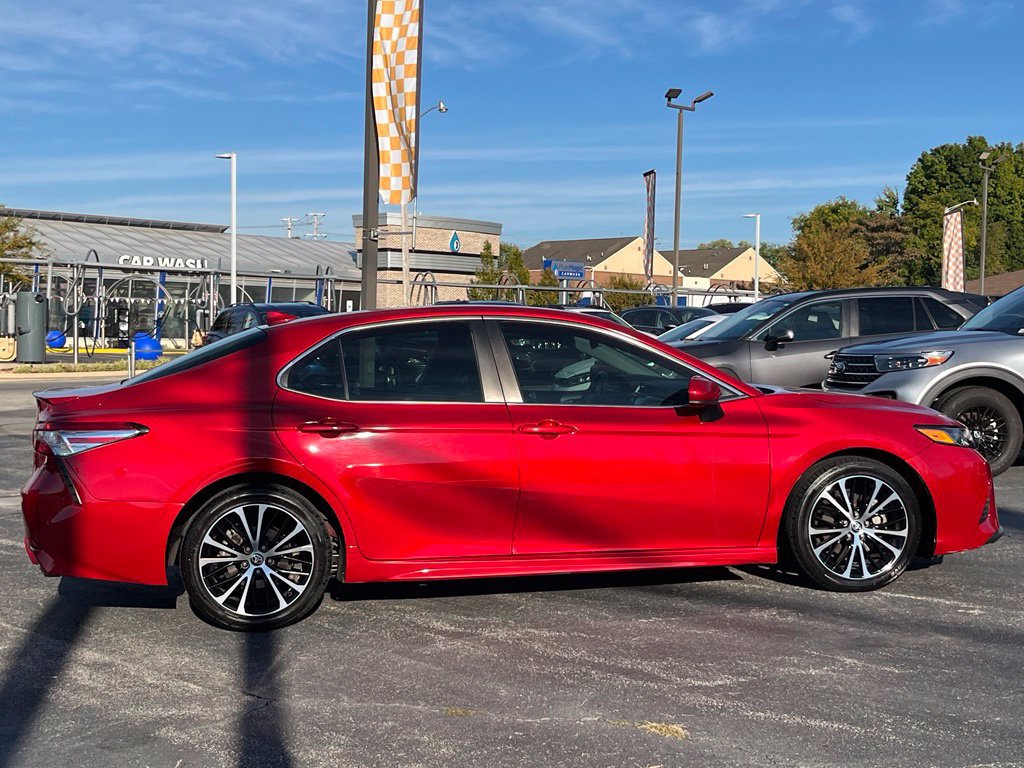 Used 2020 Toyota Camry SE AWD/4WD image 10
