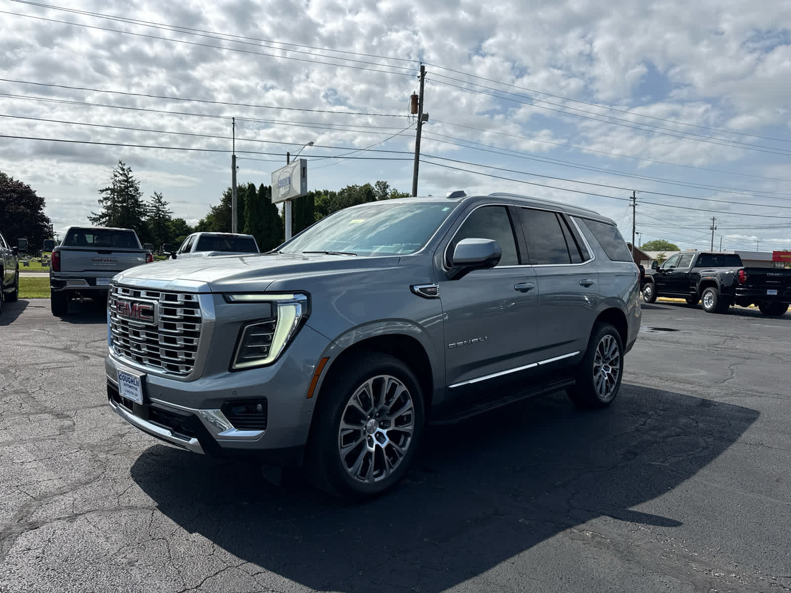 Certified 2025 GMC Yukon Denali AWD/4WD image 1
