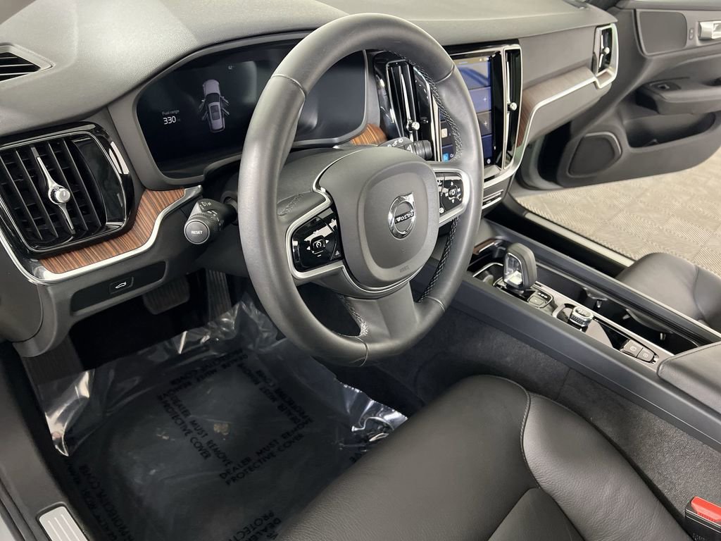 Used 2025 Volvo V60 B5 Cross Country Plus image 11