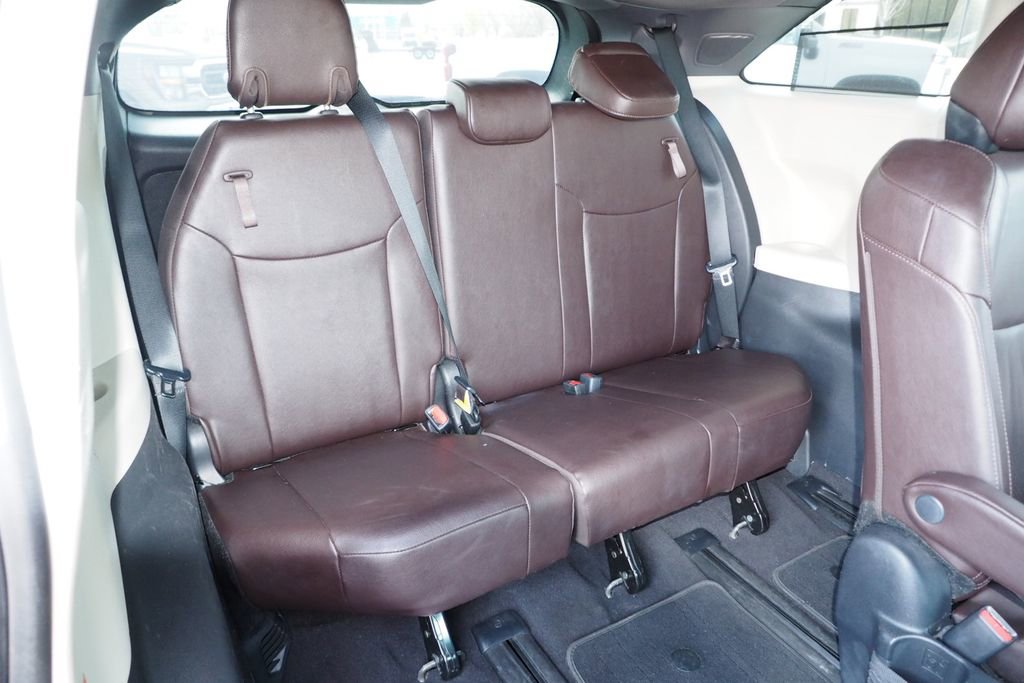 Used 2023 Toyota Sienna Platinum image 20