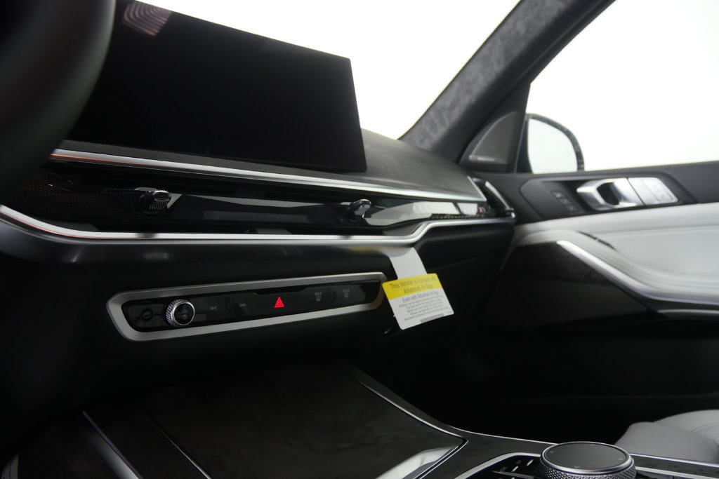 Used 2027 BMW X7 xDrive40i w/ M Sport Package AWD/4WD image 22