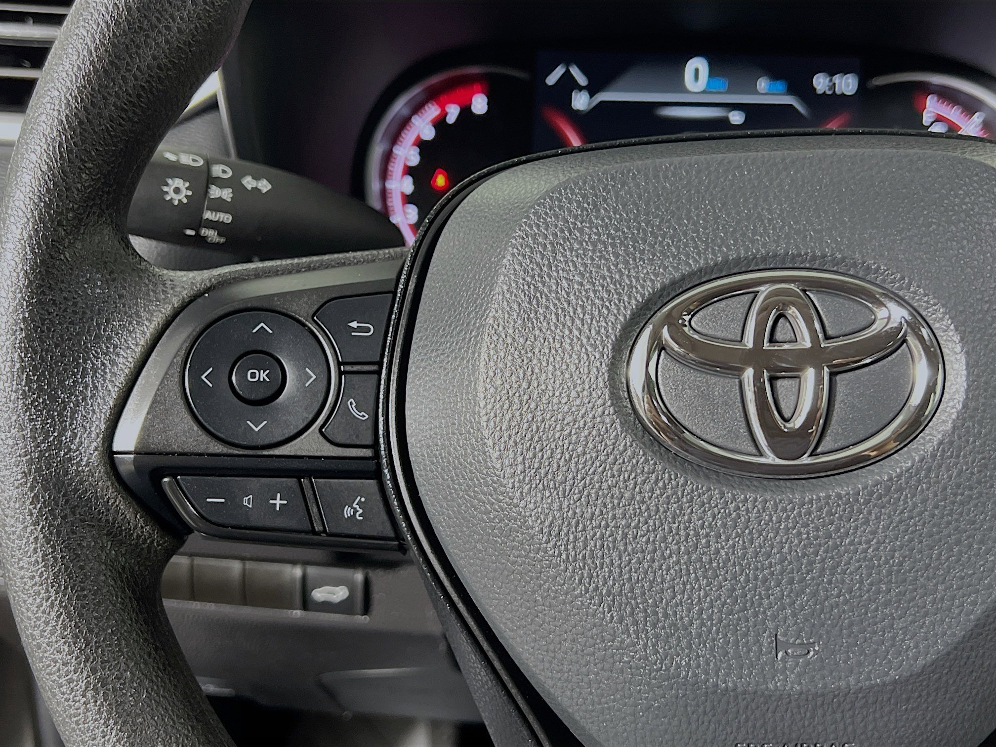 Used 2025 Toyota RAV4 XLE image 19