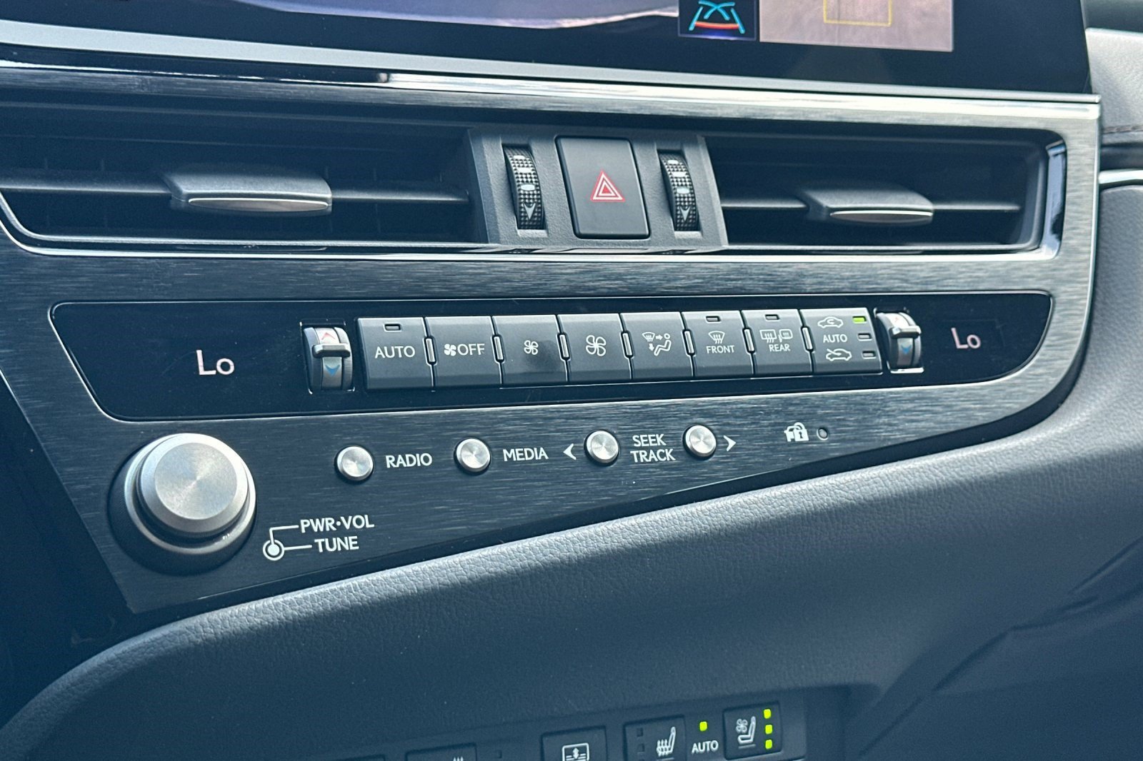Used 2022 Lexus ES 300h w/ Accessory Package FWD image 29