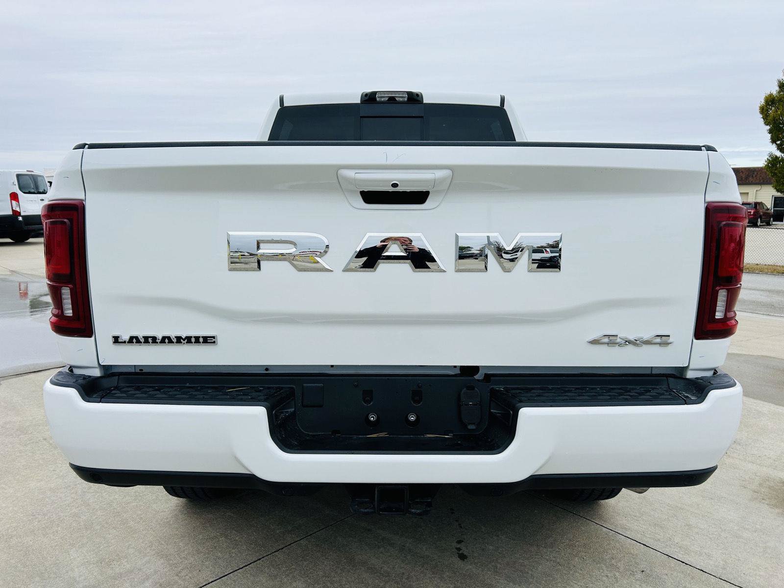 New 2026 RAM 3500 Laramie AWD/4WD image 40