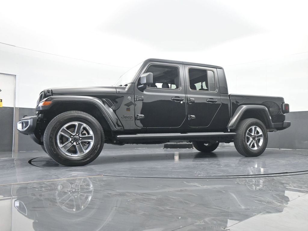 Used 2024 Jeep Gladiator Sport w/ Premium Package image 58