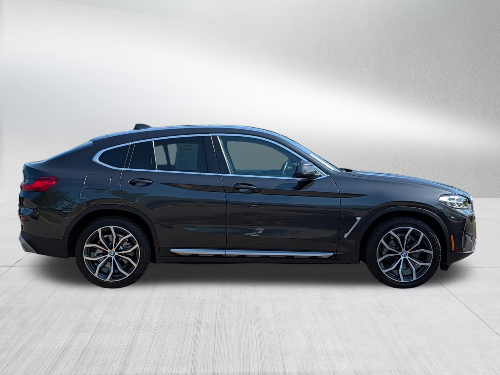 Used 2022 BMW X4 xDrive30i w/ Premium Package 2 AWD/4WD image 8