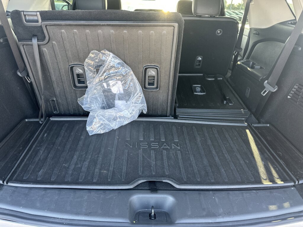 Used 2023 Nissan Pathfinder SL w/ Lighting Package (N92) image 17