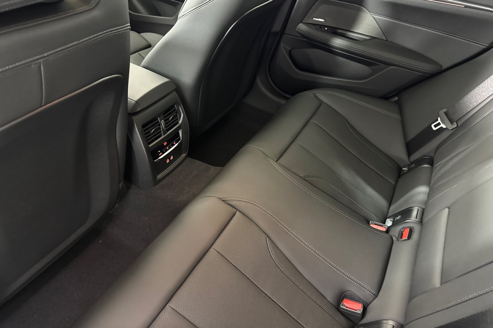 New 2026 BMW M440i w/ Premium Package RWD image 24