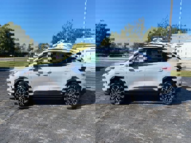 New 2026 Ford Escape SE image 2