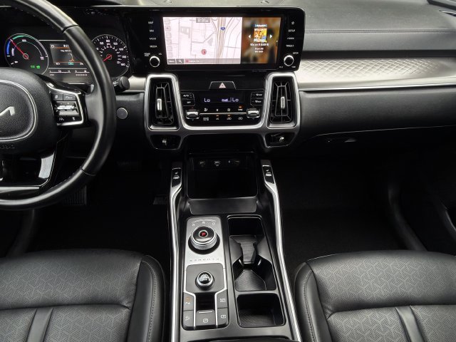 Used 2023 Kia Sorento EX w/ Panoramic Sunroof Package FWD image 16