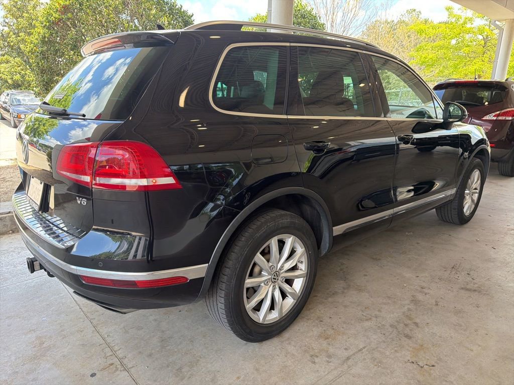 Used 2017 Volkswagen Touareg Sport AWD/4WD image 3