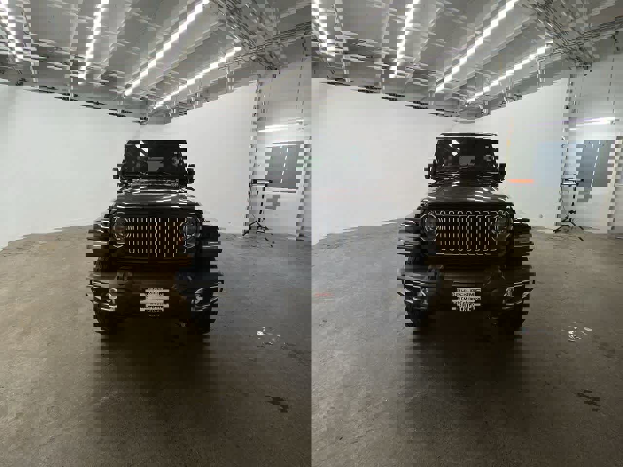 Used 2025 Jeep Wrangler Sahara image 9