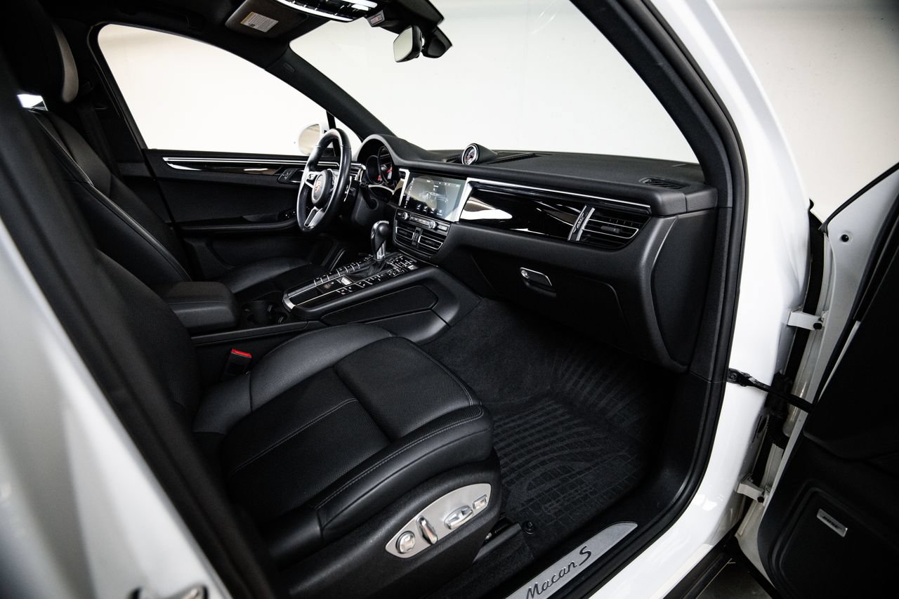 Certified 2020 Porsche Macan S AWD/4WD image 28