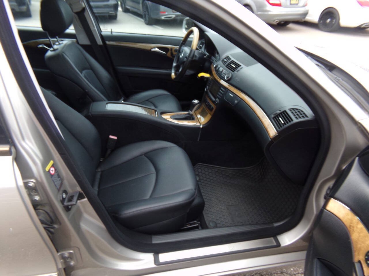 Used 2008 Mercedes-Benz E 350 4MATIC Sedan image 25