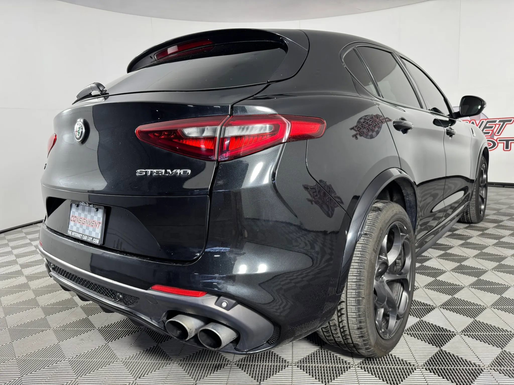 Used 2018 Alfa Romeo Stelvio Quadrifoglio w/ Driver Assist Dynamic Package AWD/4WD image 29