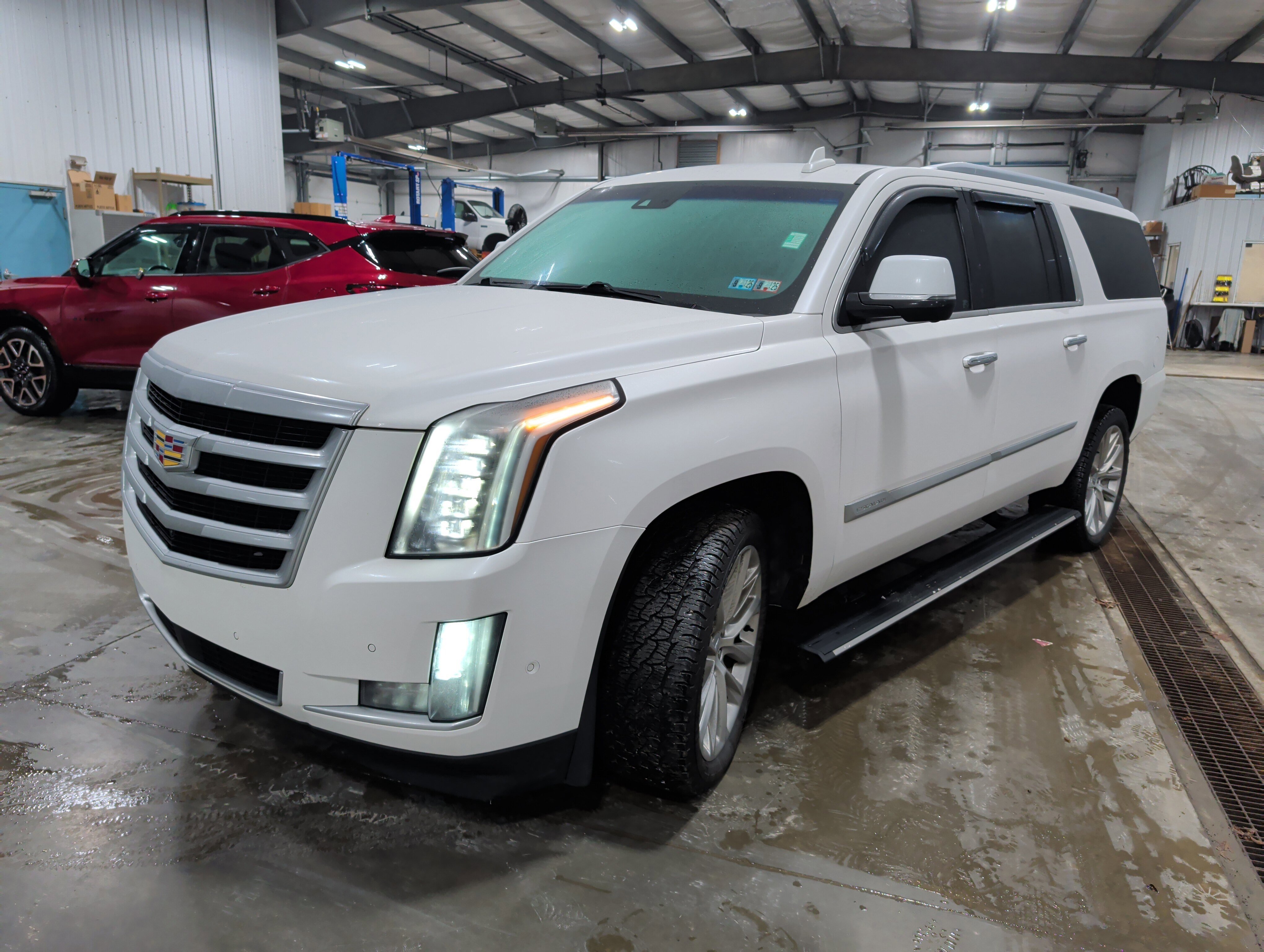 Used 2019 Cadillac Escalade ESV Premium Luxury image 6