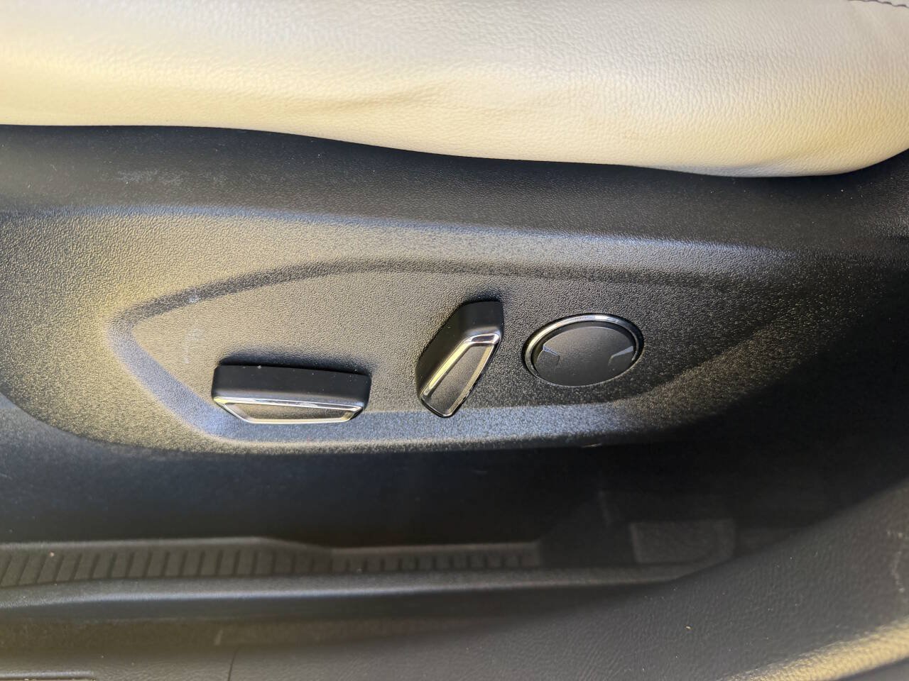 Used 2018 Ford Edge Titanium FWD image 9