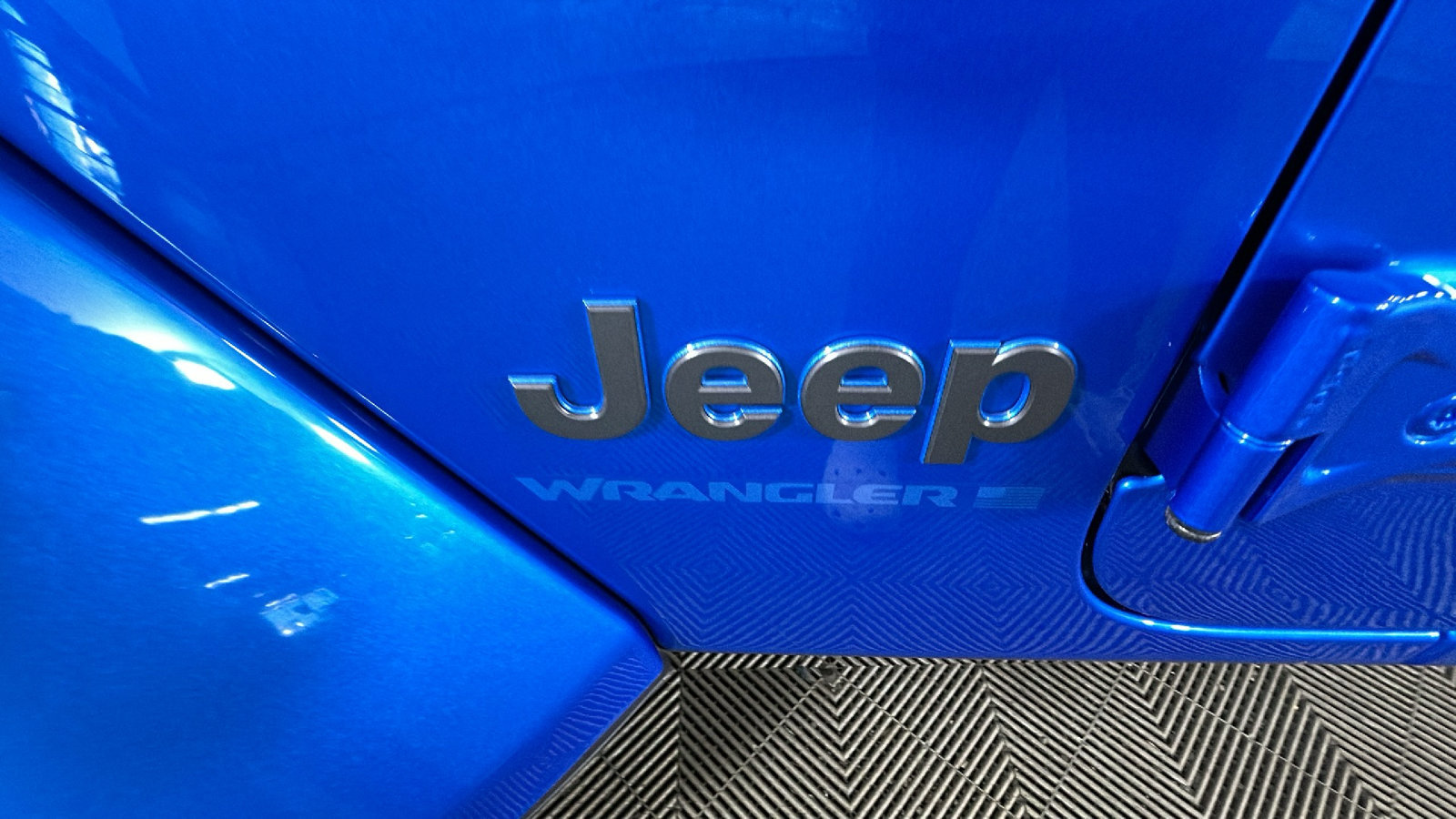 Used 2024 Jeep Wrangler Unlimited w/ Convenience Group AWD/4WD image 11