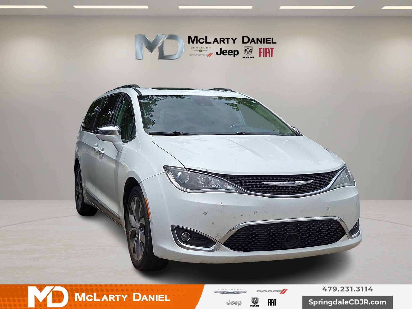 Used 2017 Chrysler Pacifica Limited w/ UConnect Theater Package