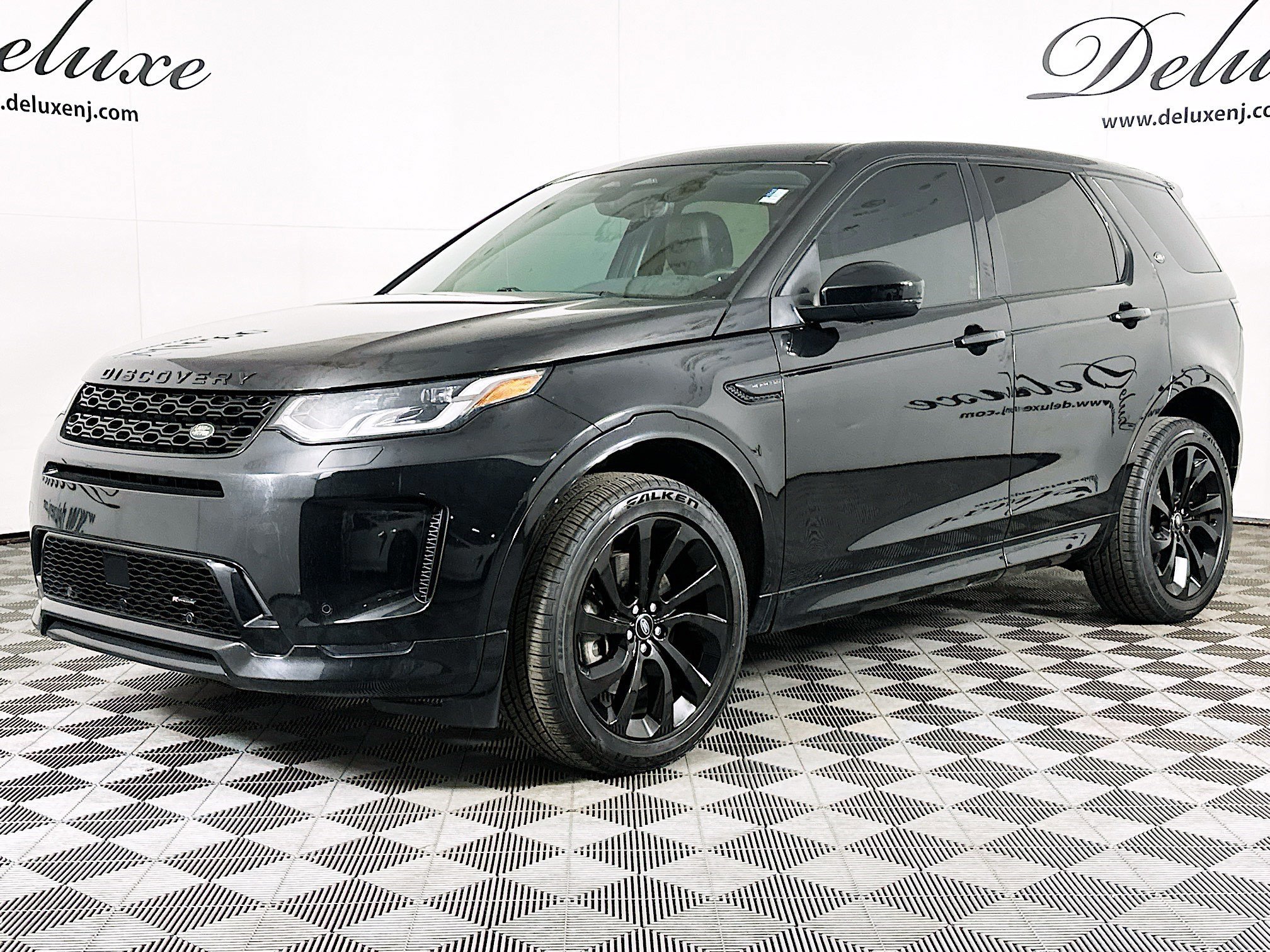 Used 2023 Land Rover Discovery Sport SE R-Dynamic image 3