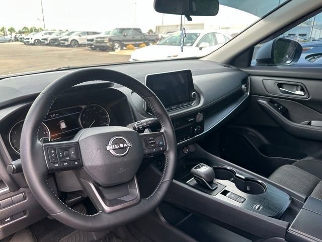 Used 2025 Nissan Rogue SV FWD image 10