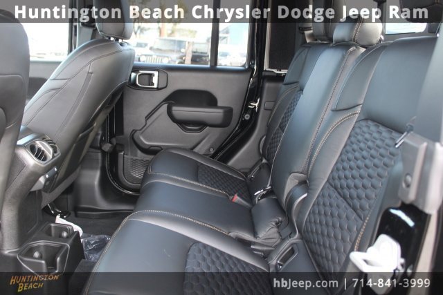 Used 2025 Jeep Gladiator Sport image 45